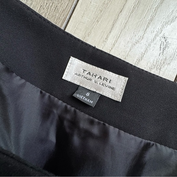 Tahari Pencil Casual Skirt | Size: 8 | Regular Condition - Picture 3 of 5